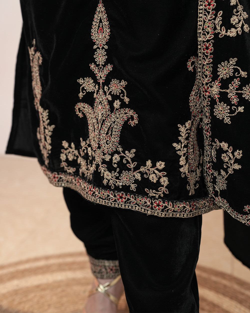 Premium Velvet Heavy Zari Embroidered Salwar Suit – Black
