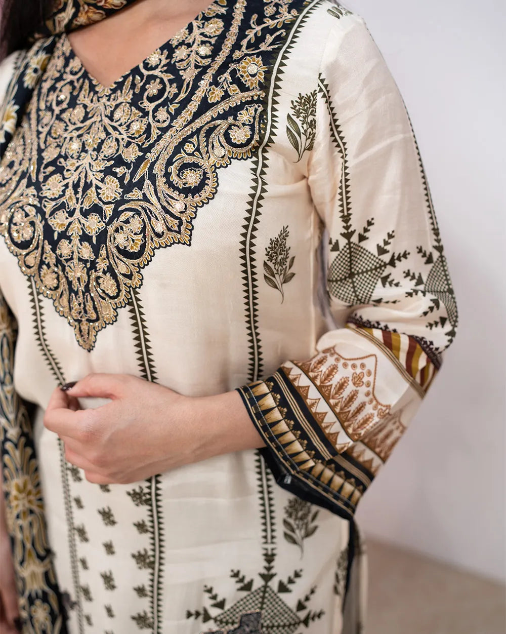 Muslin Silk Printed Salwar Suit - Off White